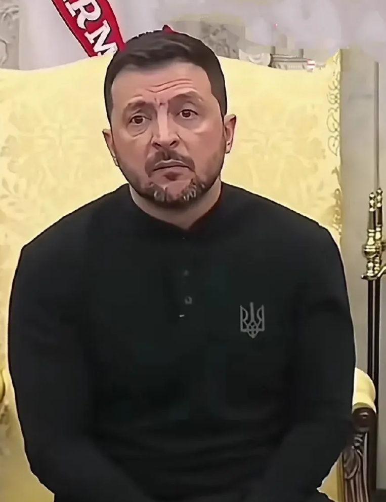 声明一下，我不是谁的粉儿，但看到他这一刻的表情，我真的感到伤悲，几乎落泪。泽连斯