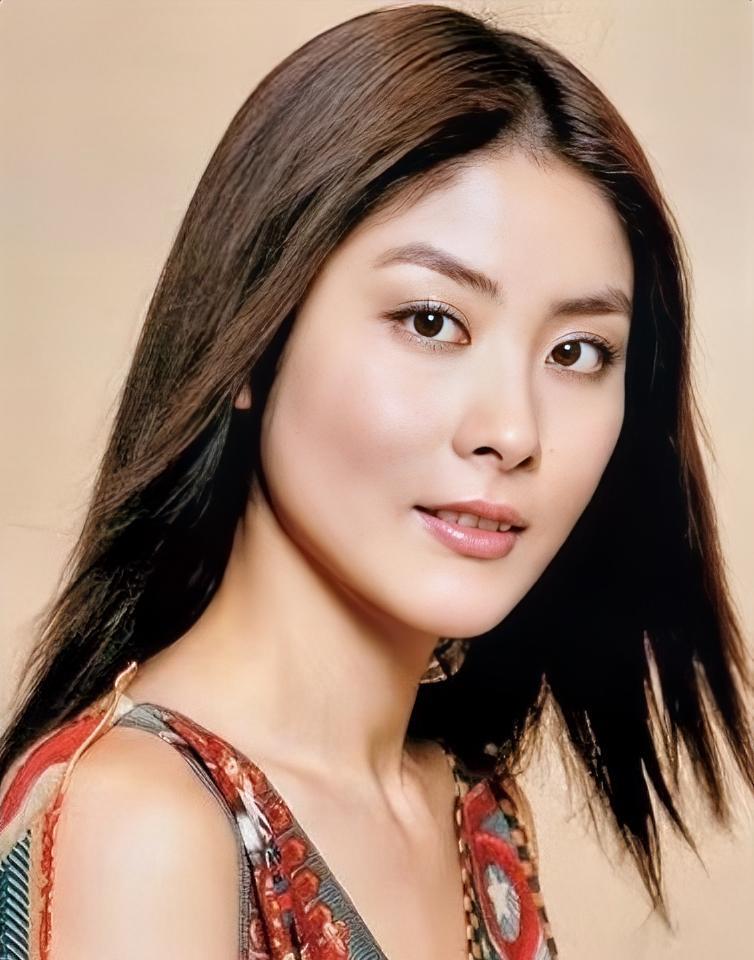 歌手陈慧琳疲惫的说：“儿子咳嗽两下我就要躲开，我要把他老爸推过去，哪里有这样当妈