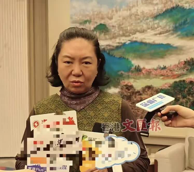 事实证明，黄晓明真的不是朱媛媛的好朋友，
因为朱媛媛把自己的病情告诉了田沁鑫，