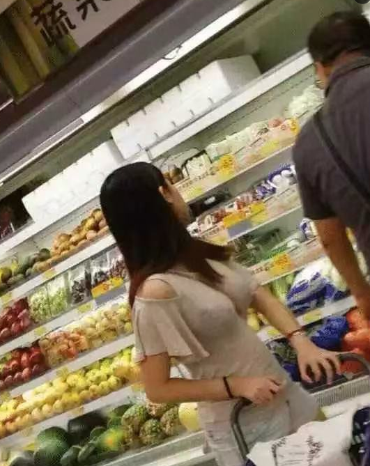 多角度解锁美女魅力，恰似岭峰各呈风姿