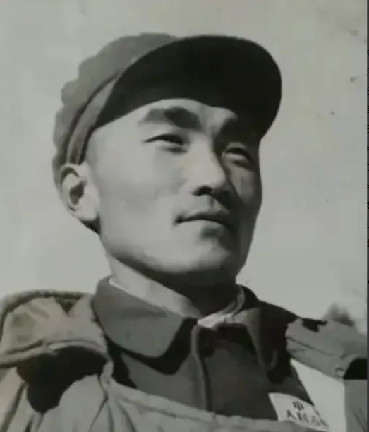 1951年，志愿军91团被美军包围，在制定突围方案时，团长建议向南突围。众人一愣