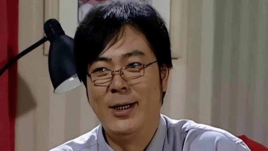 《家有儿女》夏东海扮演者，新剧被AI换脸，原来他私底下有另外一副面孔
