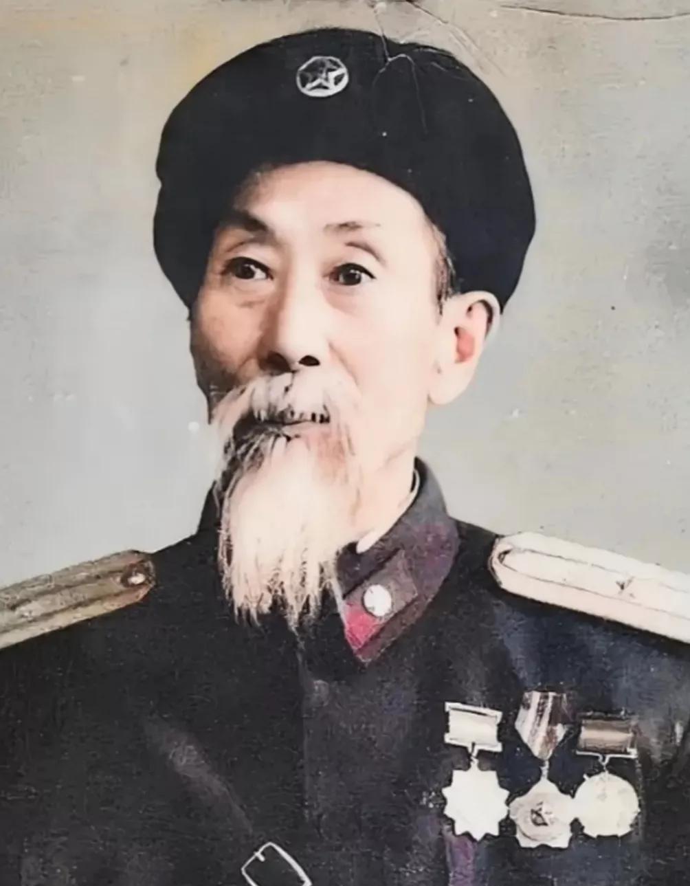 1955年，蒋维平被授予中校军衔，时年78岁，我军最年长校官，中医大夫，医术精湛