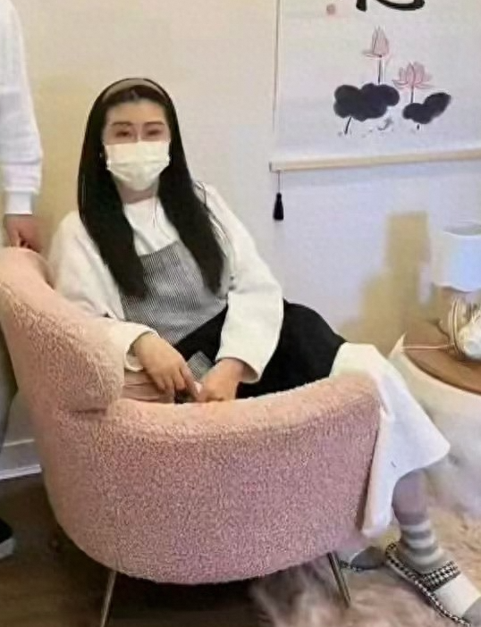 王祖贤的艾灸馆：亲力亲为背后的收入与服务真相