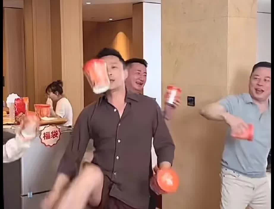 汪小菲如果没钱了，他会输的很惨！

十年来回飞台湾的机票，离婚后到现在，隔三