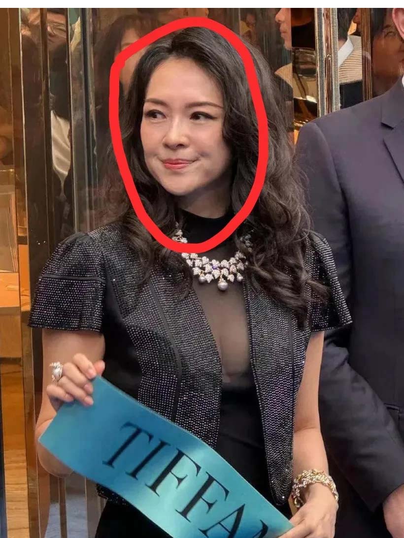 不扒不知道，
一扒吓一跳，
章子怡曾经有多爱汪峰，如今就有多想扇自己两巴掌。
