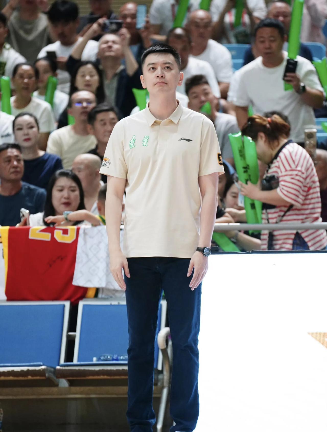 今日辽篮新闻汇总如下:
今日CBA新闻汇总如下: