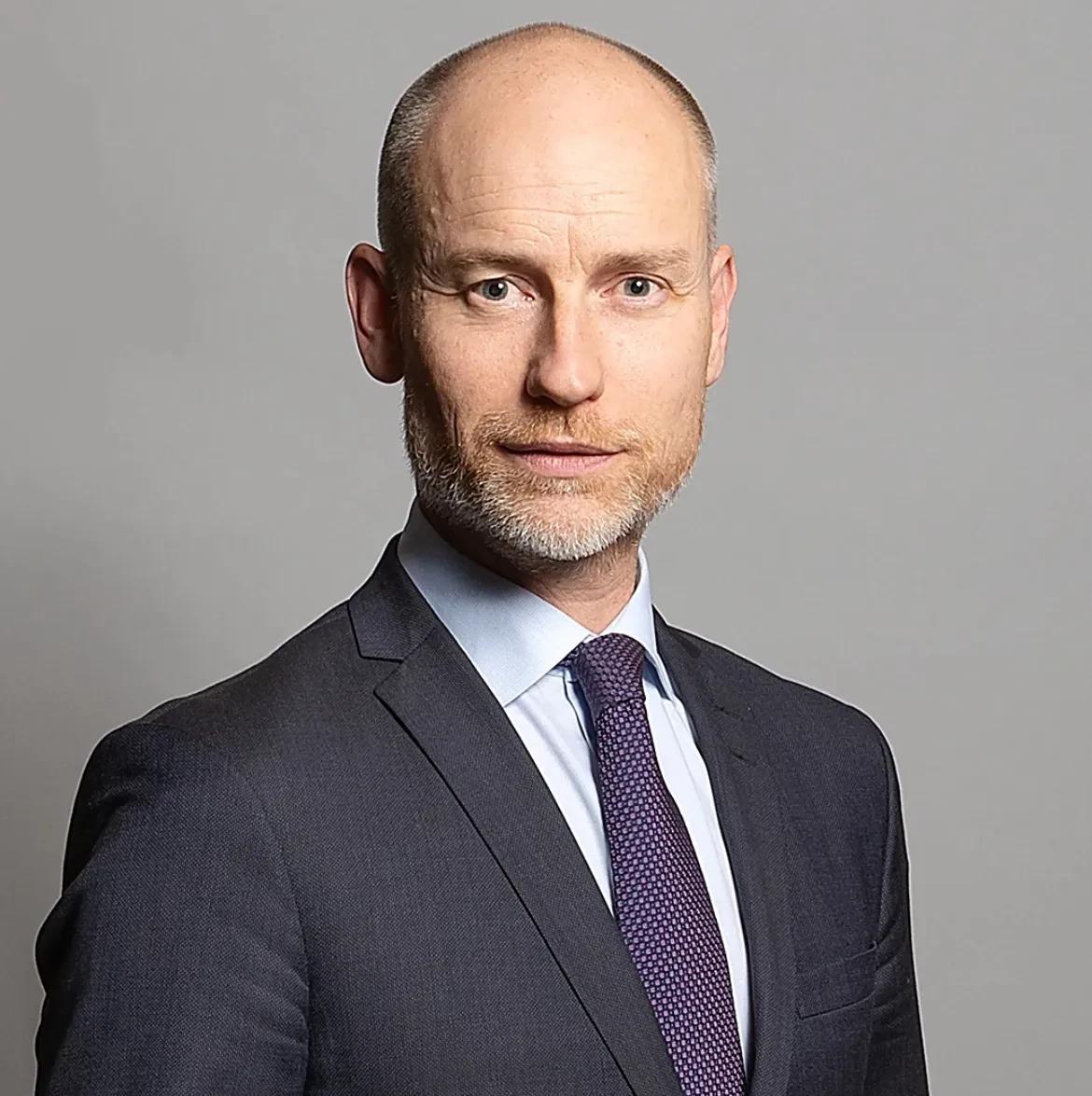 【英国官员称不能强迫泽连斯基接受协议】
据外媒消息，英国国务大臣斯蒂芬·基诺克表