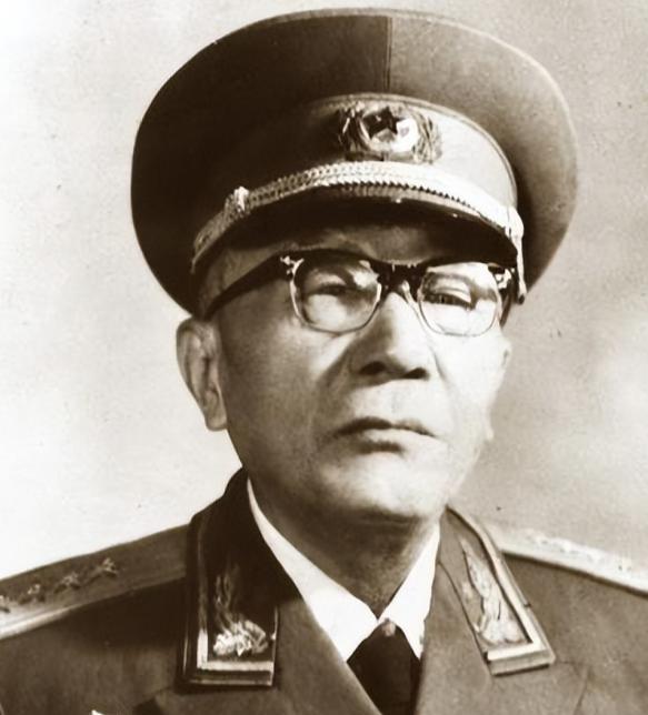 1952年，黄克诚的岳父贩卖鸦片，被判死刑，行刑前，黄克诚找到了负责此案的干部，