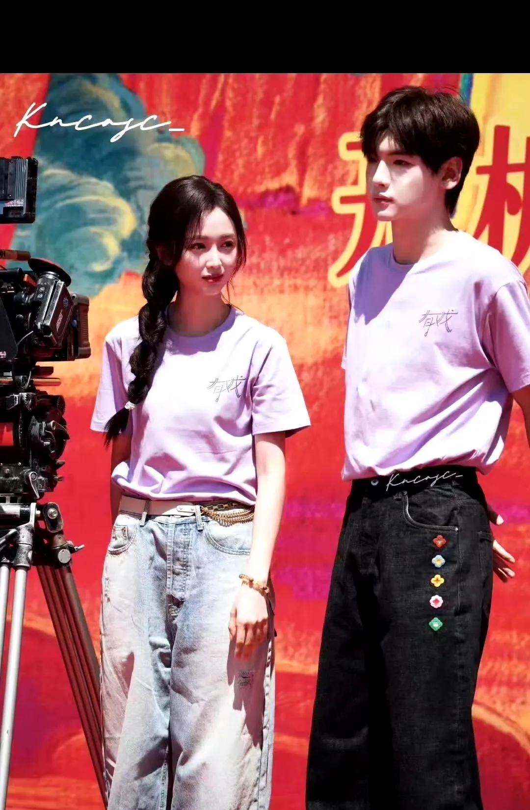 吴宣仪翟潇闻路透甜度超标！互动细节嗑到停不下来
《有戏》新路透直接把“嗑感”拉满