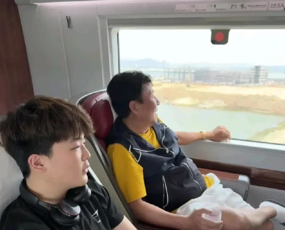 老郭现在幸福的像花儿一样，娶到了心爱的老婆，王楠又很优秀，又给他孕育了两个孩子，