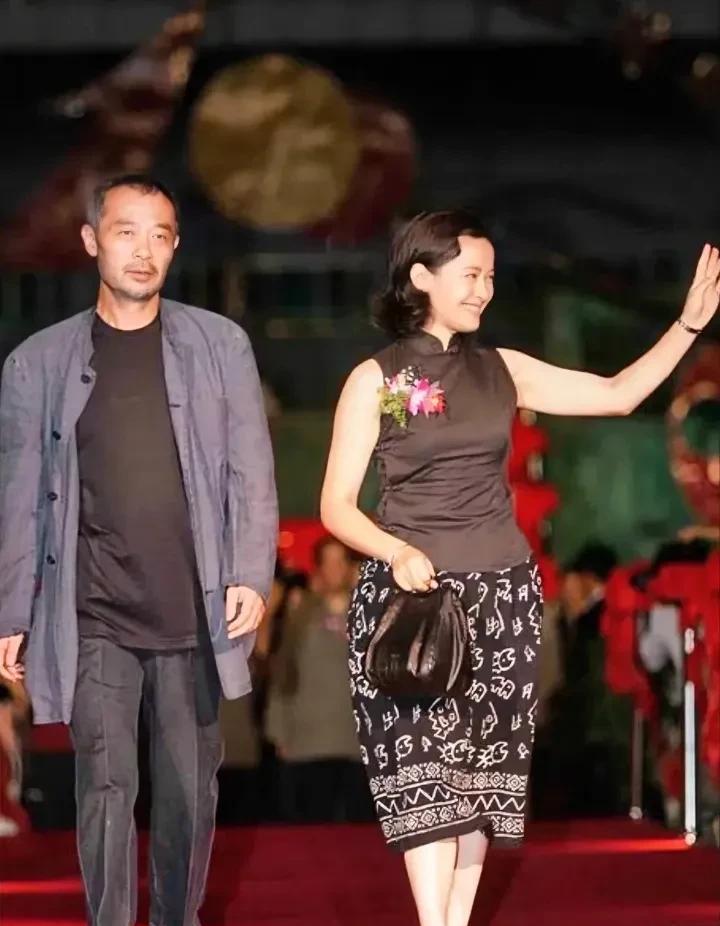 他是李雪健的表兄弟。虽然没有张艺谋那么红，也没有李雪健会演戏，但他朴实低调，一点
