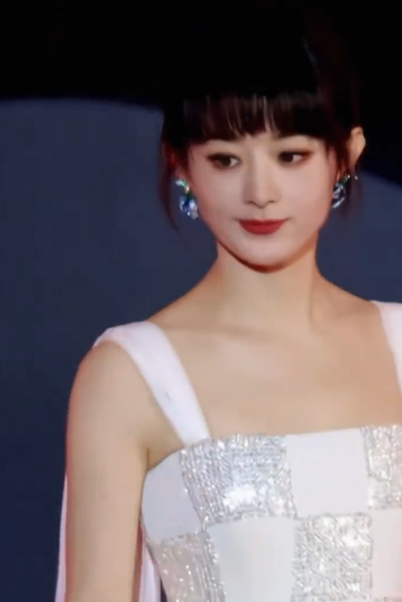 赵丽颖好久不见的刘海造型，梦回盛小六 出嫁前的明兰