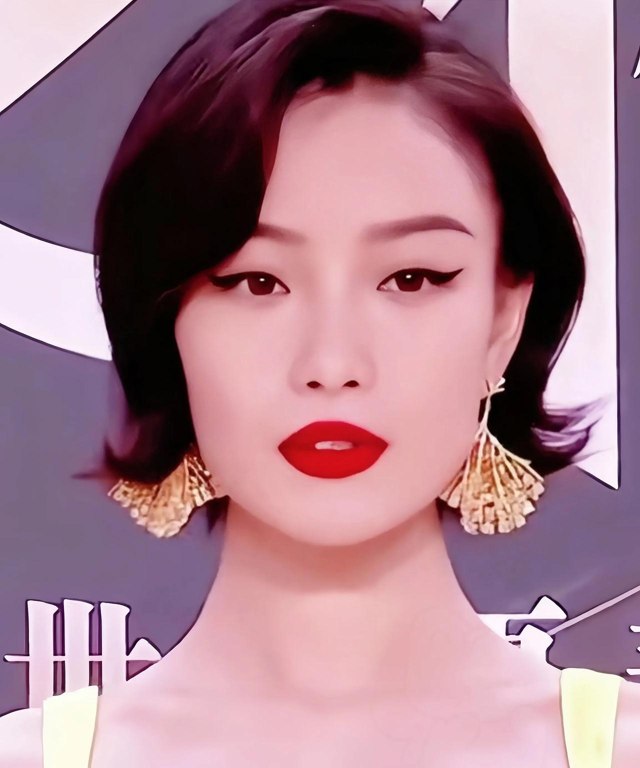 气质女神倪妮，即便面对近距离的怼脸拍摄，颜值也依旧抗打，那由内而外散发的美，直击