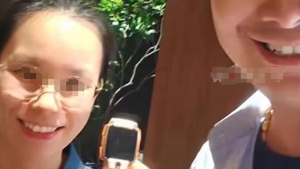 环卫工人4小时翻8吨垃圾，只为一块儿童手表，网友怒了：值得吗？