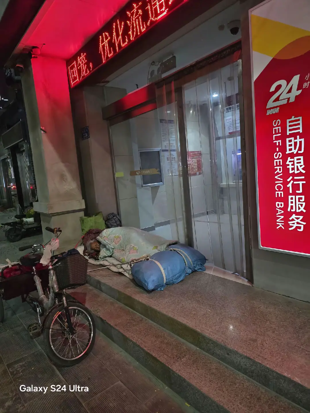 某民族企业：“7000块钱的手机，人人都买得起。”