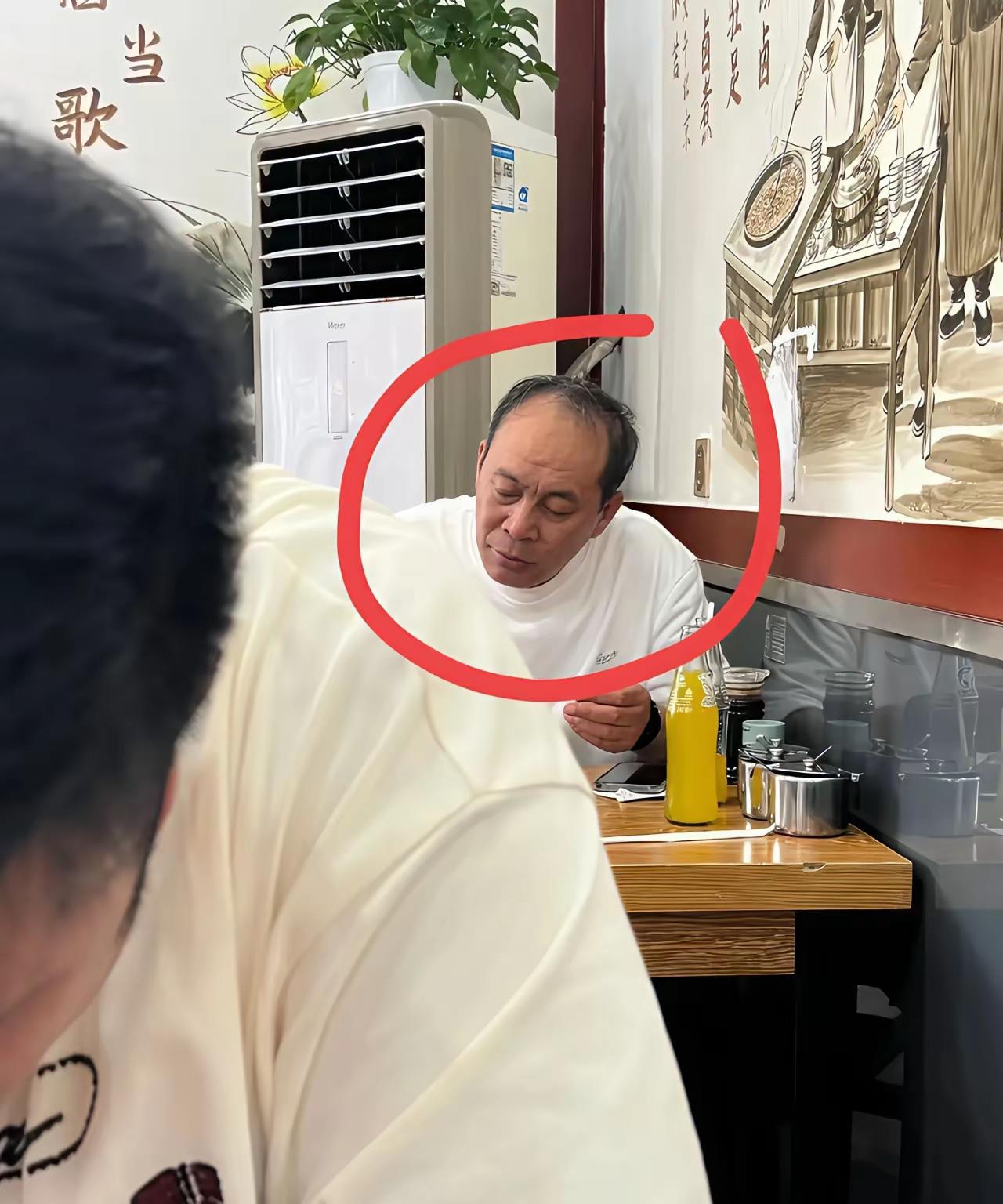 张光北？[抠鼻]