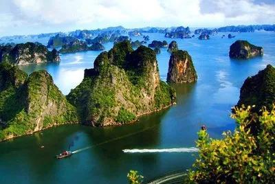 痛心！越南下龙湾景区发生严重沉船事故。
昨天，越南北部著名的旅游景点下龙湾发生了