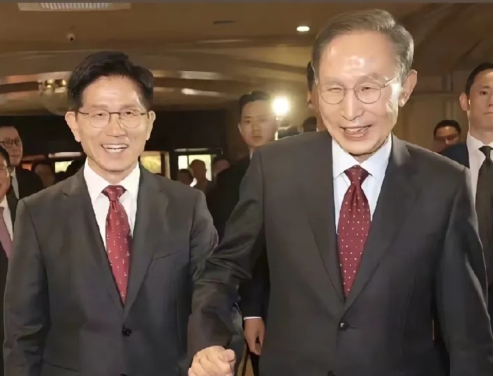 大选中输给李在明的金文洙，突然宣布要竞选韩最大在野党党首，这一消息在韩国政坛引发