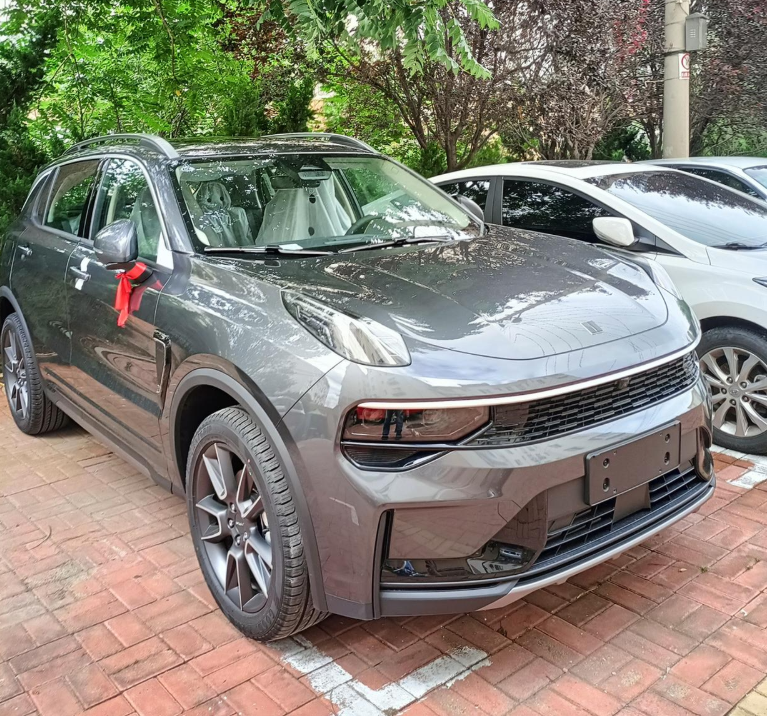 我的领克01两驱pro
【配置】
我买的是两驱型pro版本，我认为配置足够用。虽