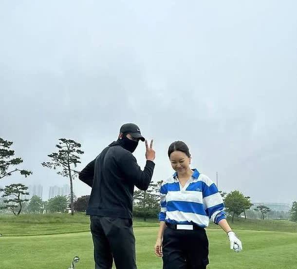 金泰熙现身三星顶级私密球场！乖乖，这才是真·财阀社交圈入场券！
昨天在京畿道某