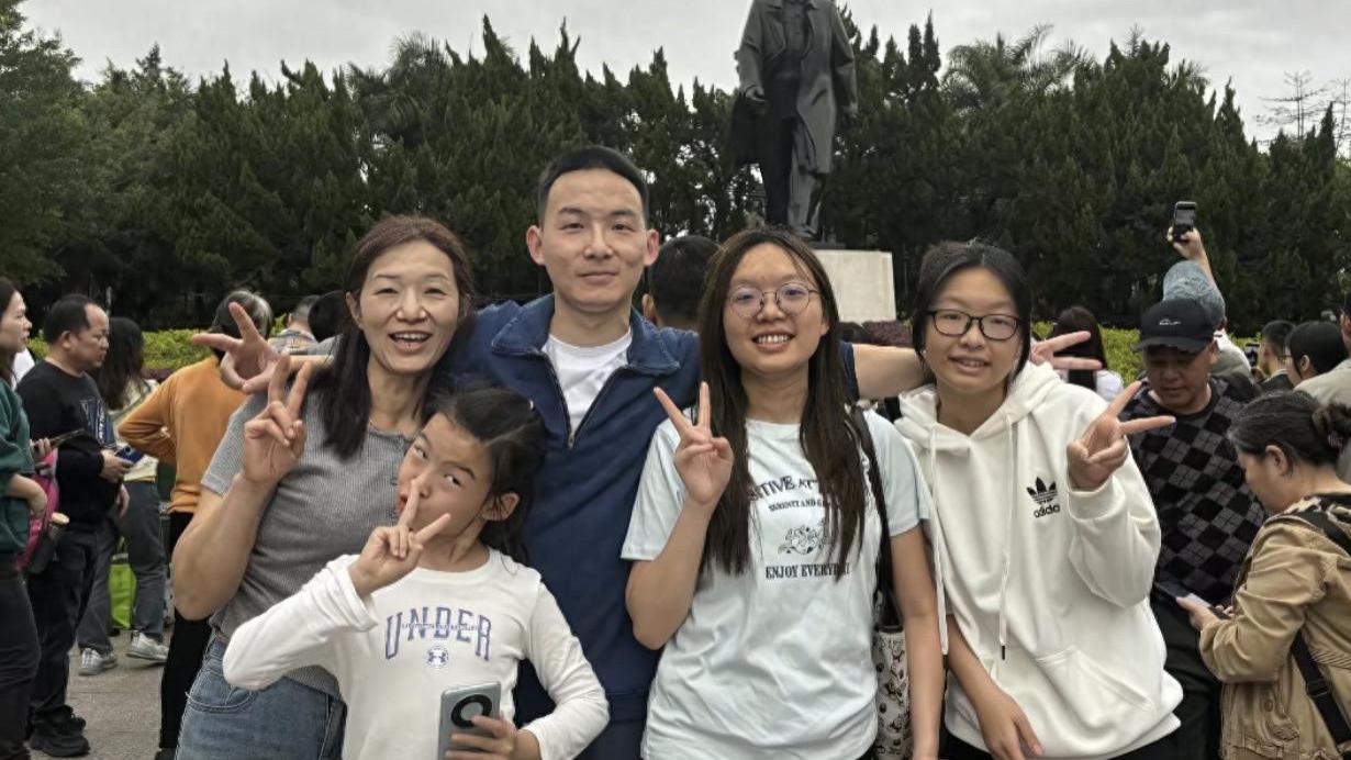 许建华与儿女团聚获赞，苏伢子点赞祝福，浩男小姨透露私下联系不断。