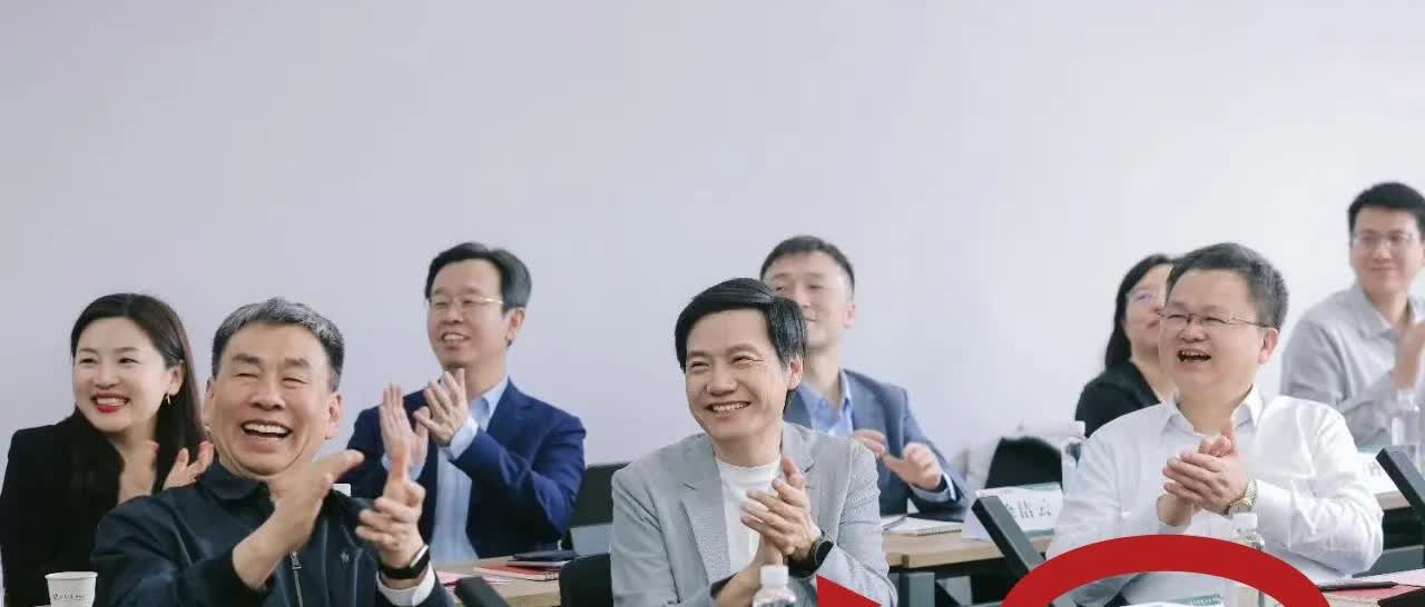 雷军看樱花上热搜  我忍了

雷军被京东副总裁喊话上热搜，我也忍了，可雷军被