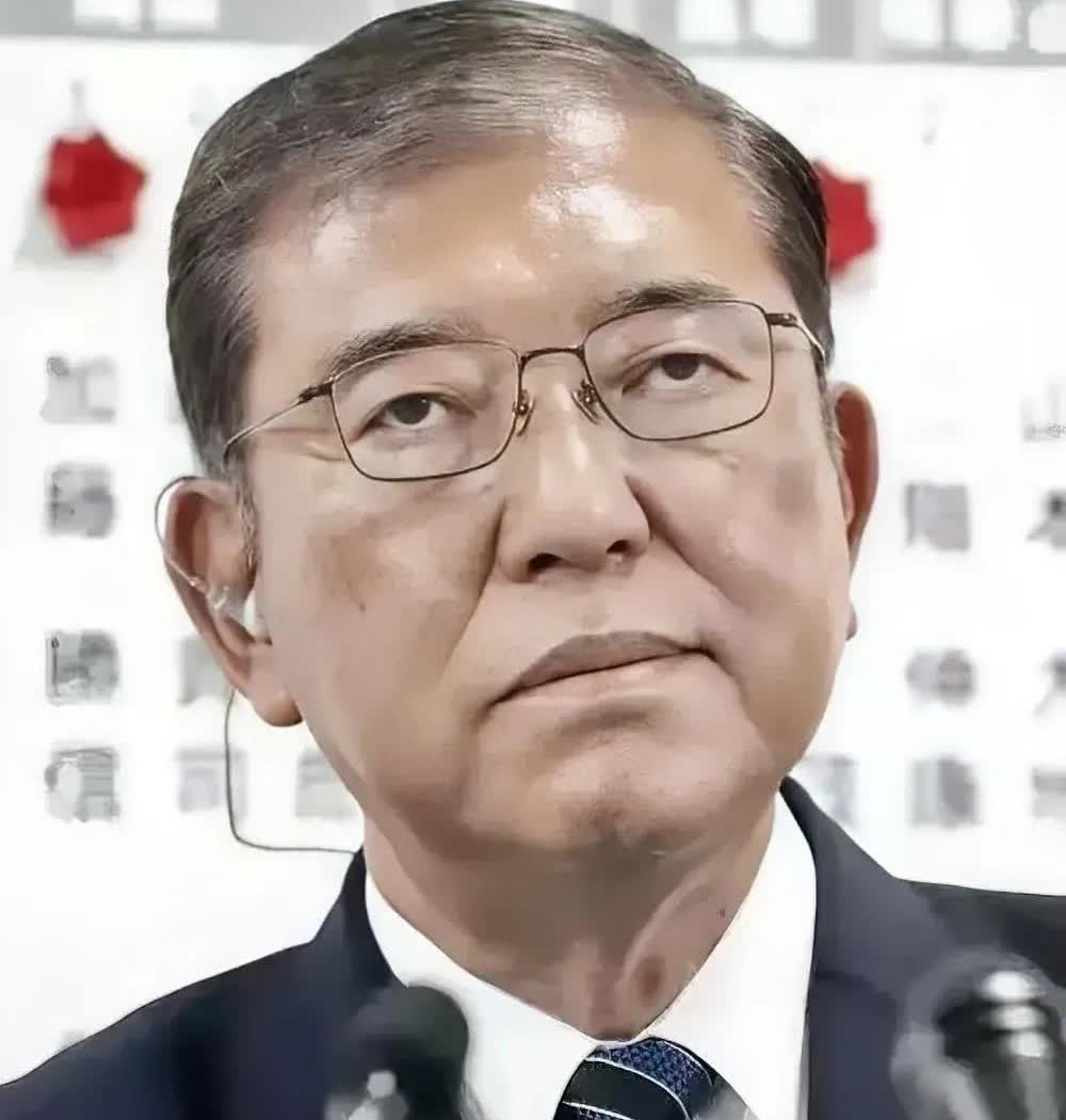 就在刚刚
日本又传来消息
2025年8月2日，日本首相石破茂突然被爆将取消两