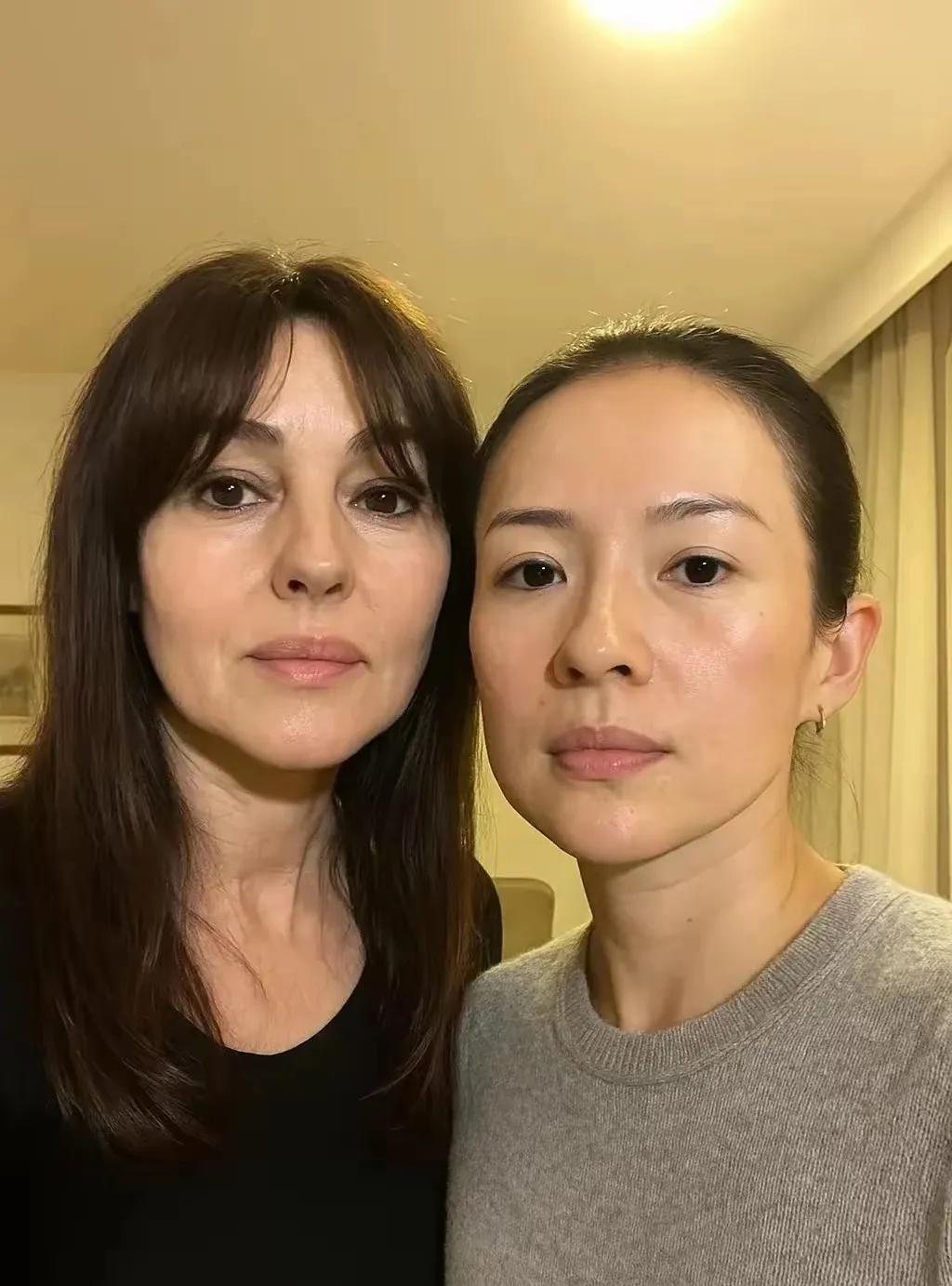 我老公说：“我肯定选莫妮卡！”
莫妮卡贝鲁奇和张子怡素颜合影。
莫妮卡是真正的女