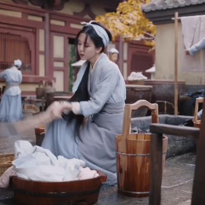 你们三个还是好好学学赵丽颖是怎么干活的吧！