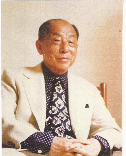 麻烦看官老爷们右上角点击一下“关注”，既方便您进行讨论和分享，又能给您带来不一样