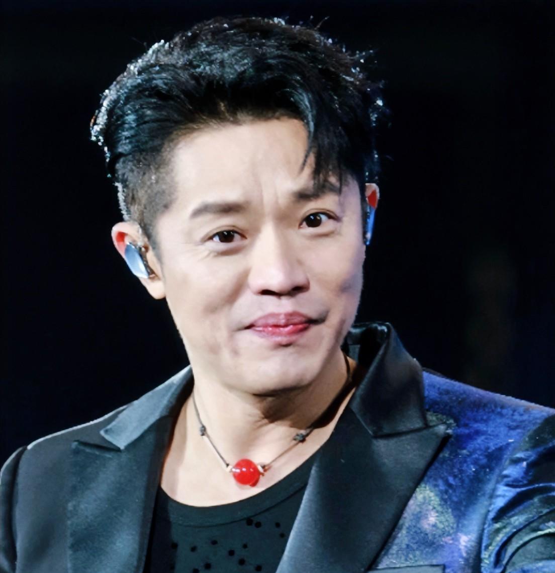 曾毅！咱就是说你咋这么实诚啊。就因为个手表被人断章取义泼脏水，还扯出“踢员工”这