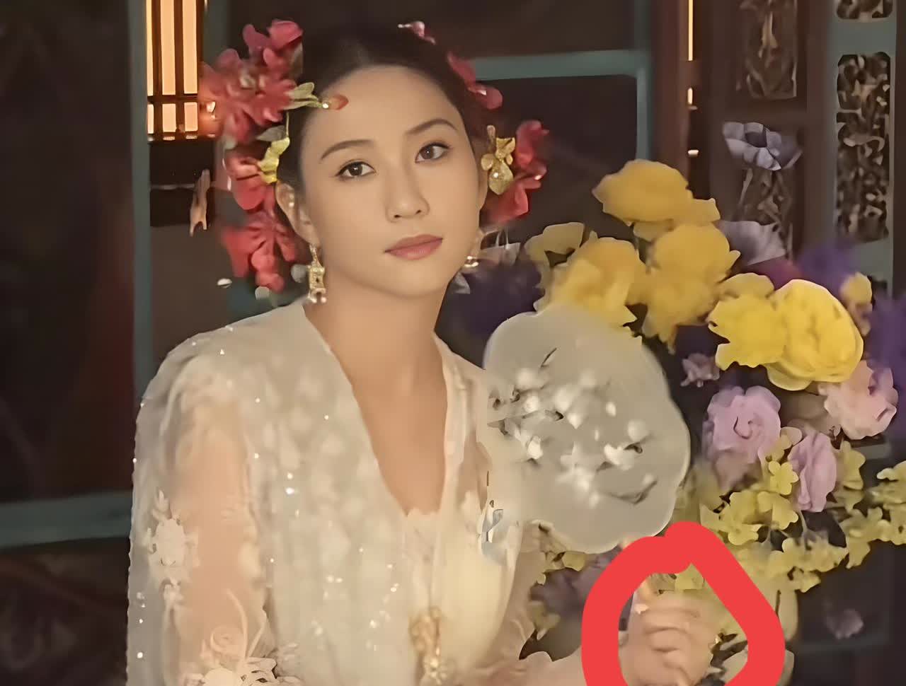 人都是公平的，

虽然何超莲拥有了财富，
但她同时也会失去一样东西，
那