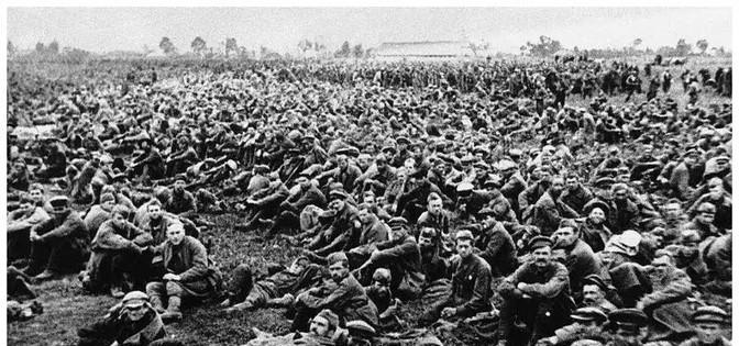 1943年，斯大林格勒战场上，士兵的命贱得像风中的灰，平均只能活一天，军官撑不过