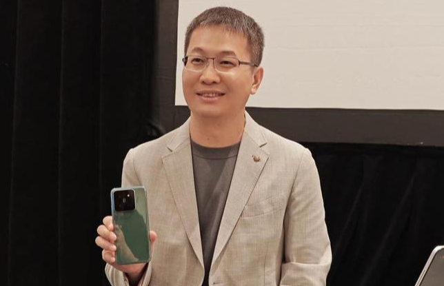小米排名上升一百位，卢伟冰开心的宣布：今年小米名列世界500强第297位，未来目