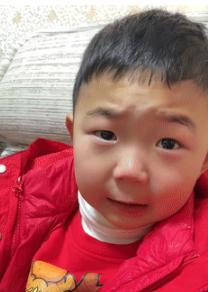 6岁儿子不想让父母外出打工，爸爸哽咽着安慰：赚了钱给你买好吃的、好玩的！不料，儿