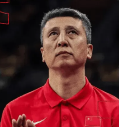 中国男篮历史上FIBA正赛首次面对韩国两连败。
赛后，中国男篮主帅郭士强接受媒体