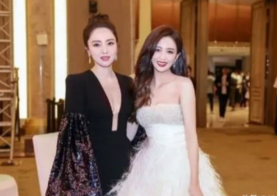 董璇和佟丽娅真是比亲姐妹还亲啊！有次董璇要去外地拍戏，可女儿小酒窝没人看，佟丽娅