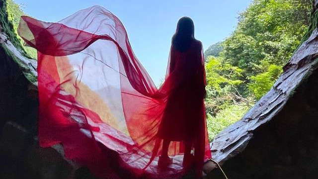 闯进王府竹海的爱心洞，才发现自己是下凡仙女的证据！