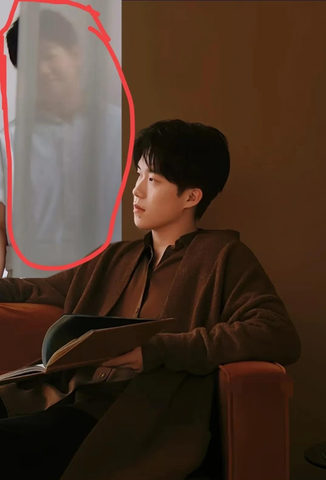 啊啊啊，这也太微妙了吧
这届网友主打一个想看什么就有什么
王楚钦在正经工作，小莎