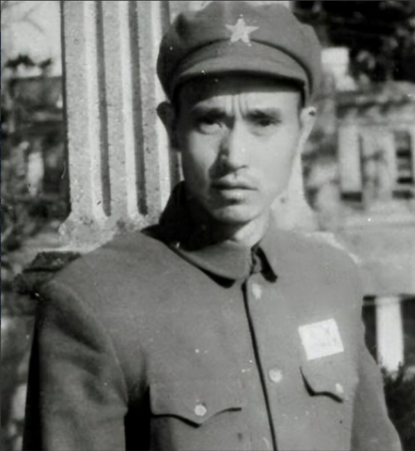 1947年，一名解放军师长，大腿根部受伤住院，这时，一19岁女护士来到他的病房，