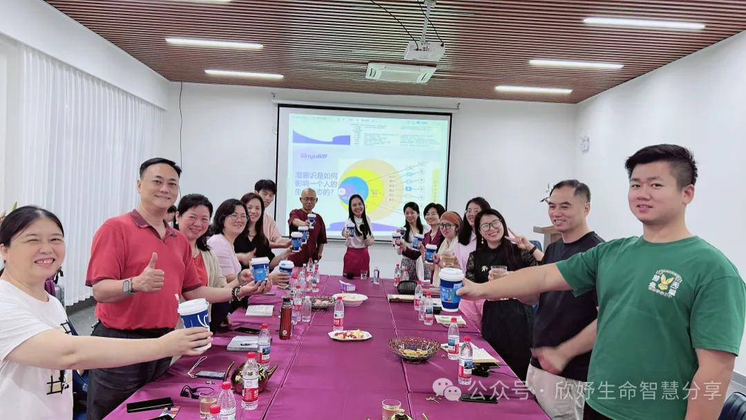 卢欣妤：《16 条惊人社会定律：道透人情世故的真相》