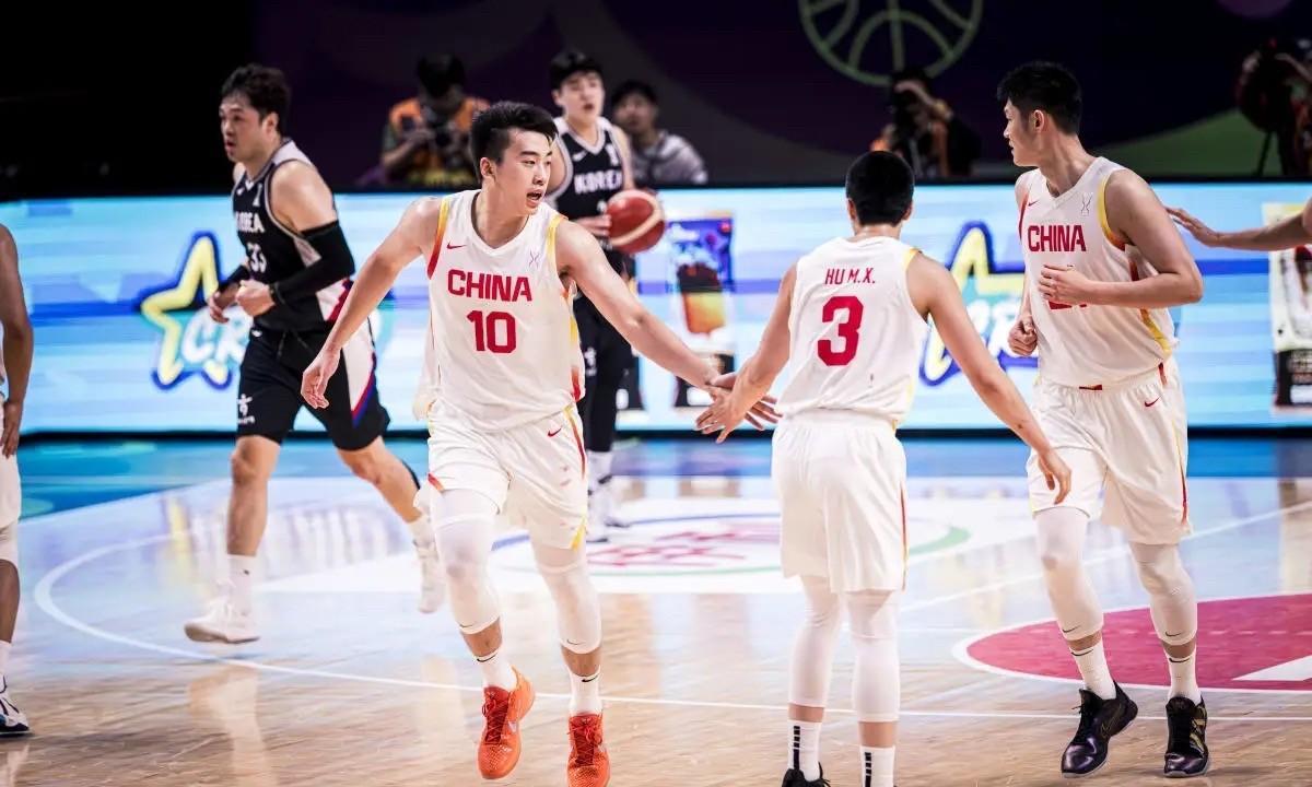 #如何看待中国男篮在亚洲杯的进步# 
中国男篮79-71力克韩国男篮，晋级本届男