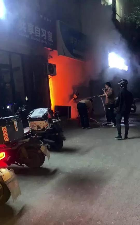换电站起火了