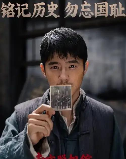 昨晚，新加坡《联合早报》发文:“中国抗战历史电影《南京照相馆》上映以来迅速成为票