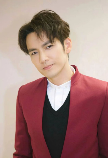 钟汉良那句“不将就”，
大家等了这么多年。  
​当年《何以笙箫默》里他即兴说出