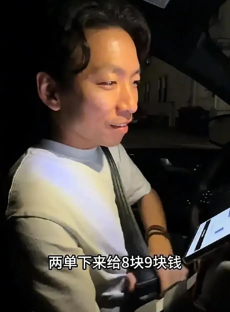 众所周知，大敏一家人现在在美国是心血来潮，送外卖招来质疑。
有人会说给老爸每月2