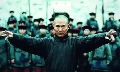 《投名状》中，不知道庞青云有没有听懂陈大人的弦外之音？陈说：你知道从宫门外走到这