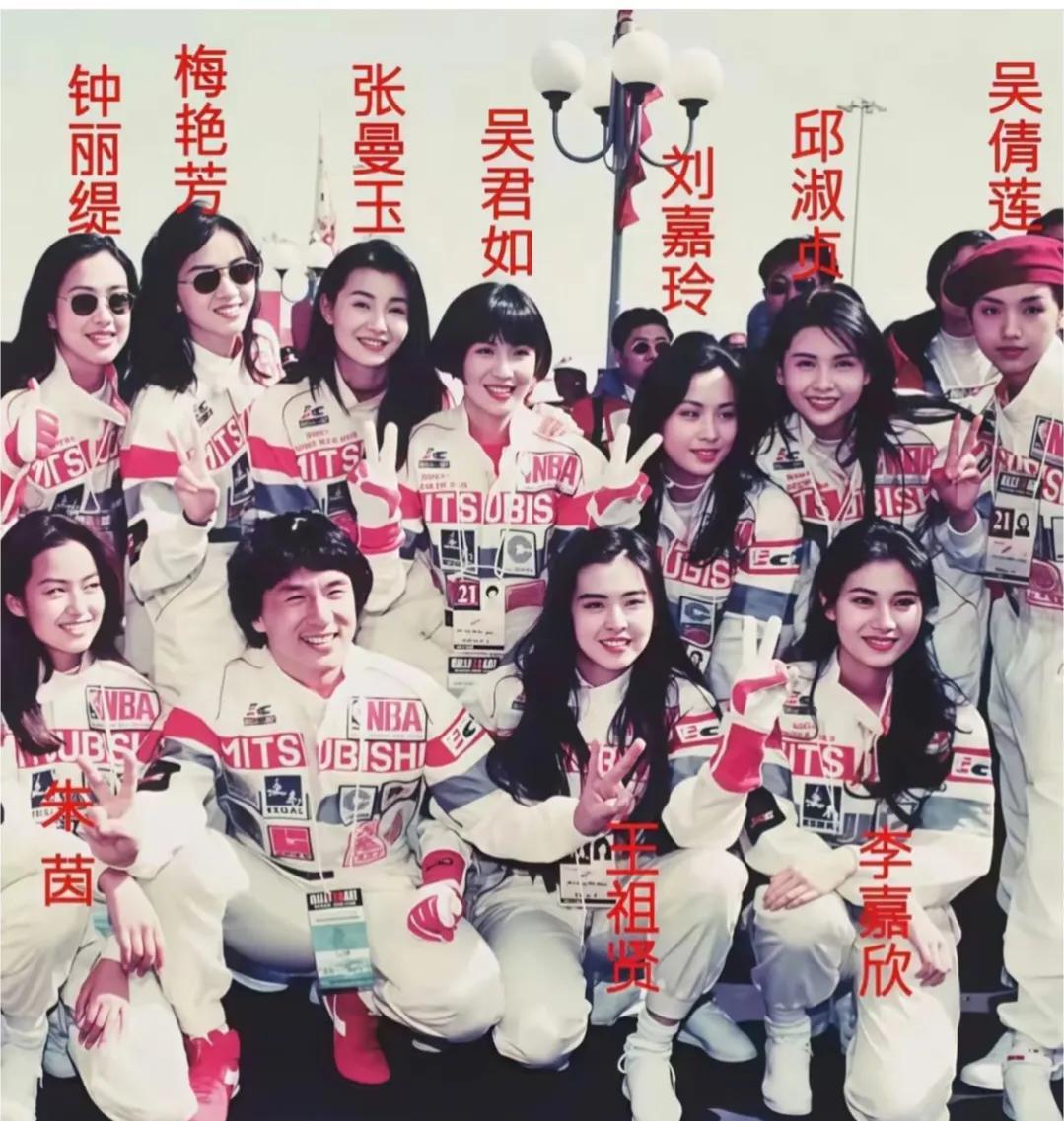 为什么这么惊艳的女神堆里，多了一个成龙。