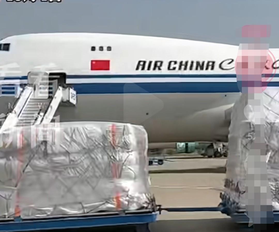 中国援助的第二批救援物资运抵巴基斯坦。
自巴基斯坦发生水灾后，我国共计捐助钱、物